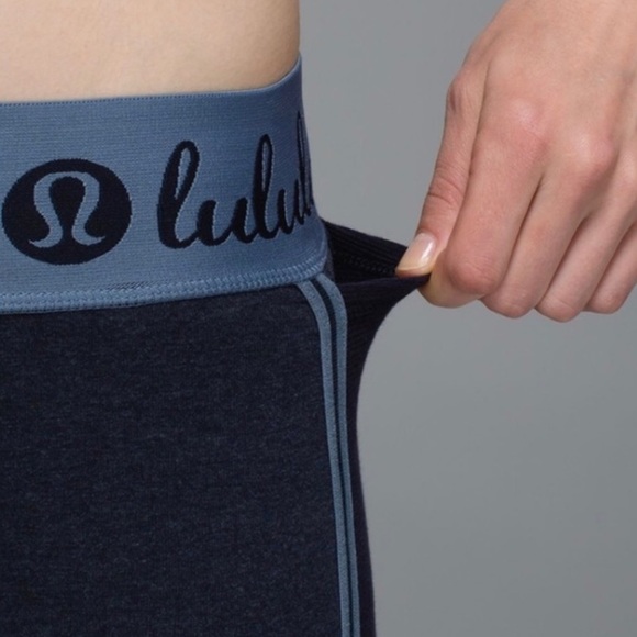 Lululemon naval blue denim inner essence crop practice cotton legging logo waist - Picture 6 of 7